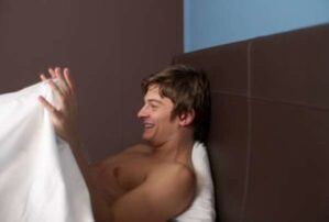 Un homme a agrandi son pénis avec un massage